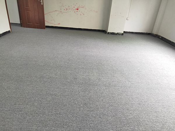 卧室地毯的污渍清理技巧！